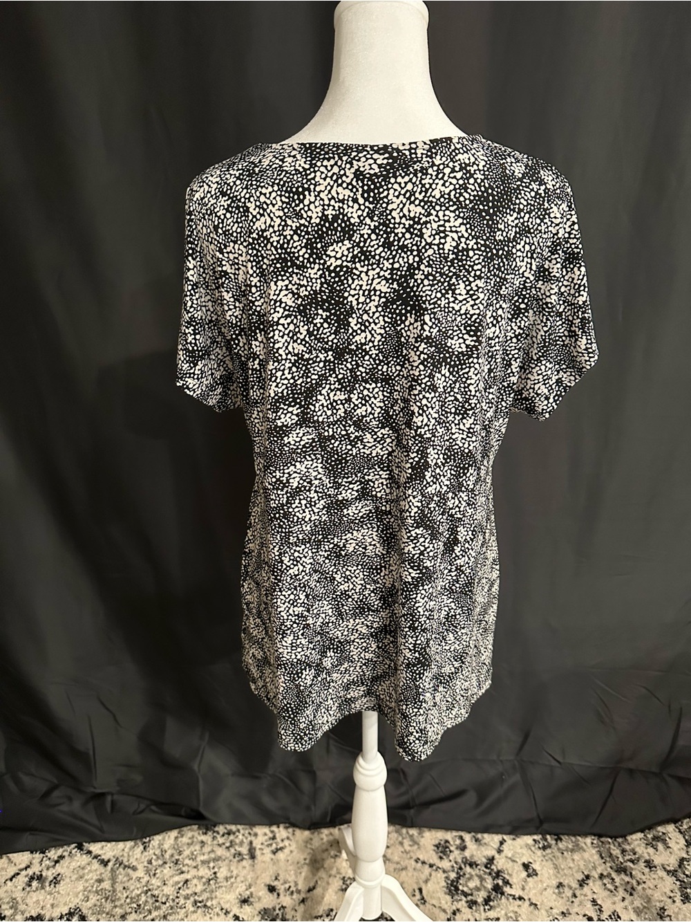 George Black & White V-Neck Printed Blouse - Picture 4 of 6